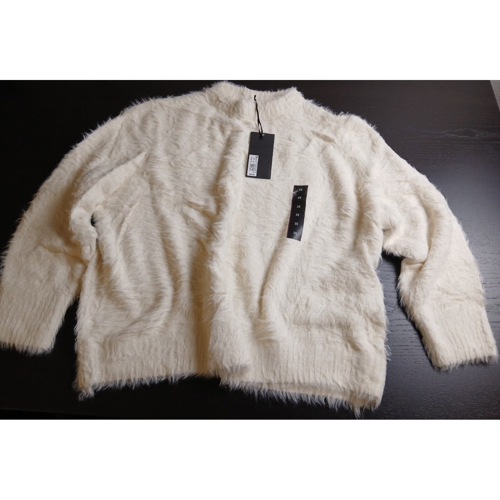 FUTURE COLLECTIVE Tops Plus Size Size 3X White LONGSLEEVE Sofy Sweater #527C
